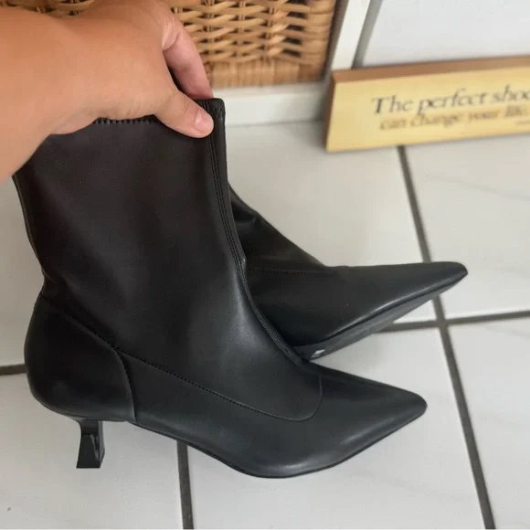 Abound Black Pointed Toe Kitten Heel Boots – Size 7MMinimalist Ankle Booties Heeled Boots